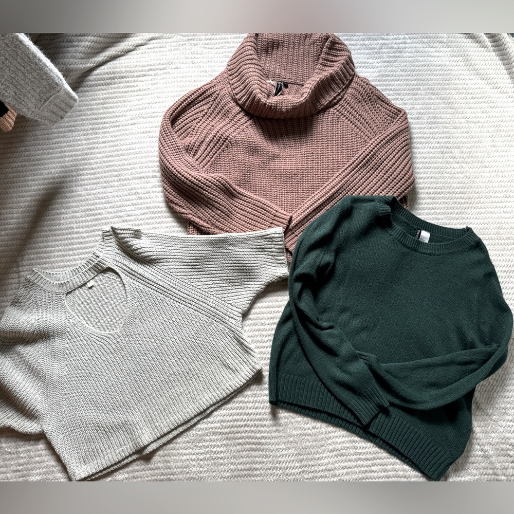 Bundle of 3 sweaters-S/M